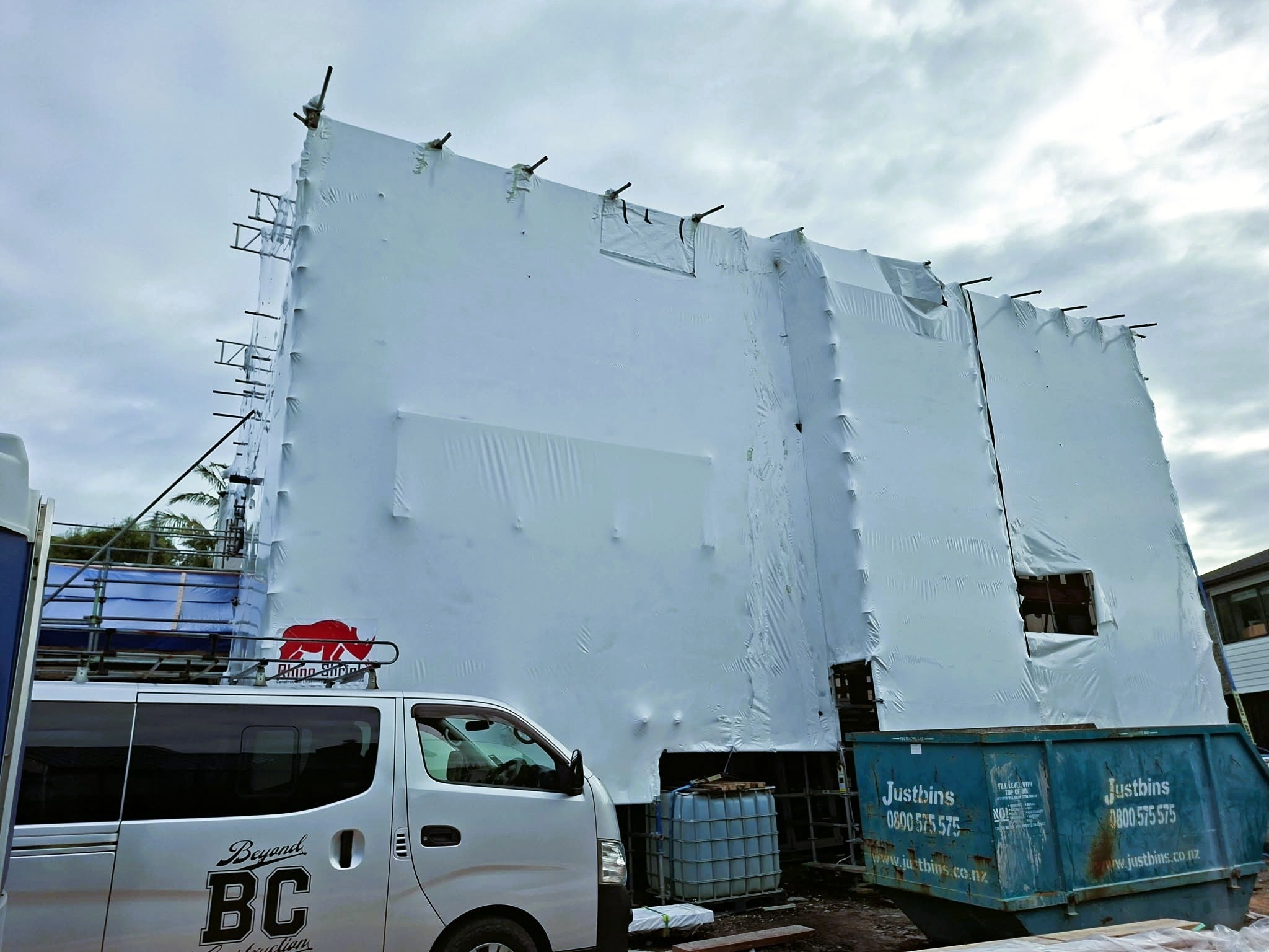 Awkward Deck, Spanned Scaffold, Zero Downtime: Inside a Glenfield Rd Reno