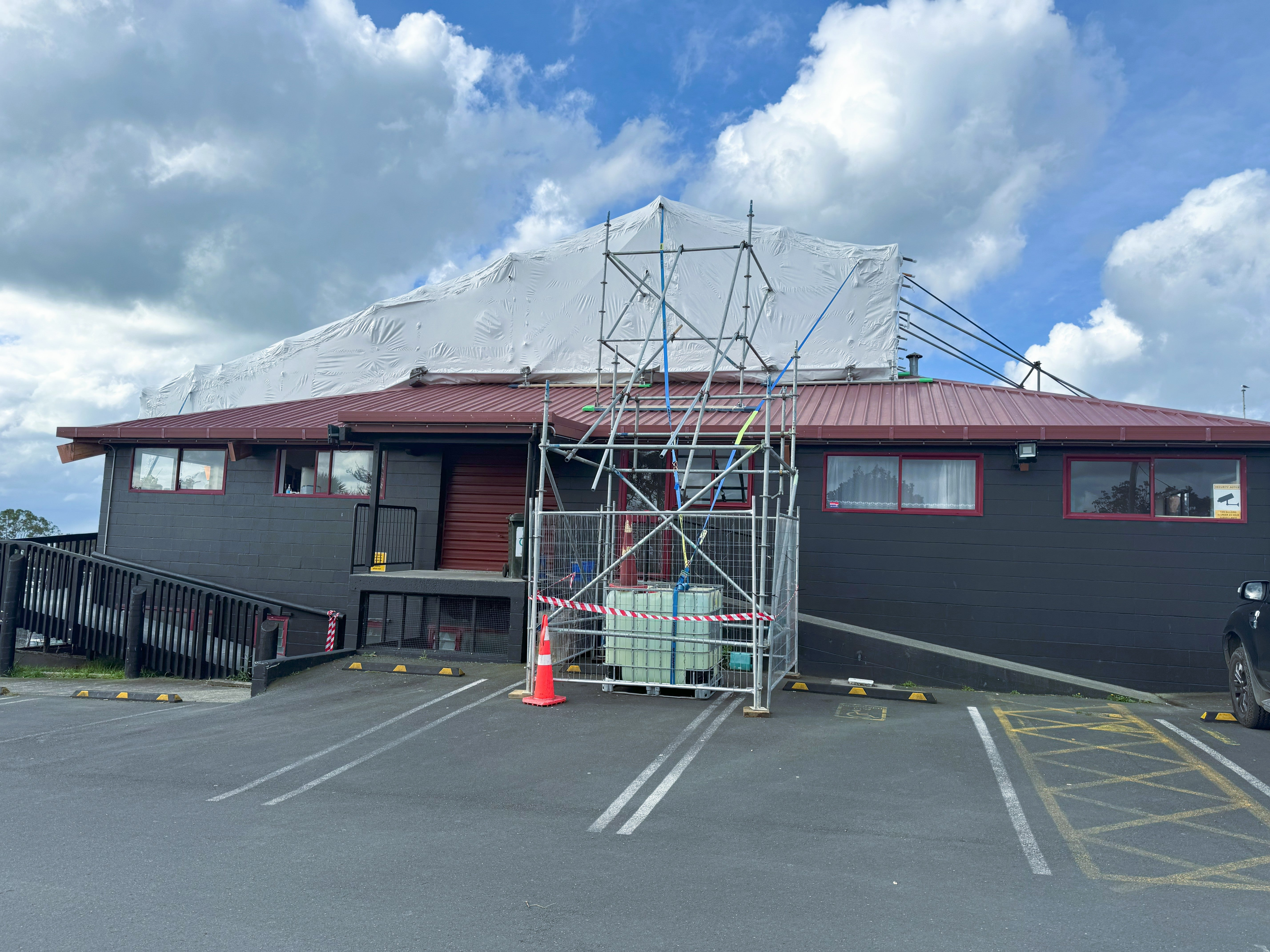 Mobile Hire - 2m Bay One Lift